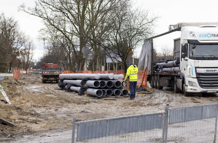 Na zdjęciu widać budowę linii autobusowo-tramwajowej na Nowy Dwór