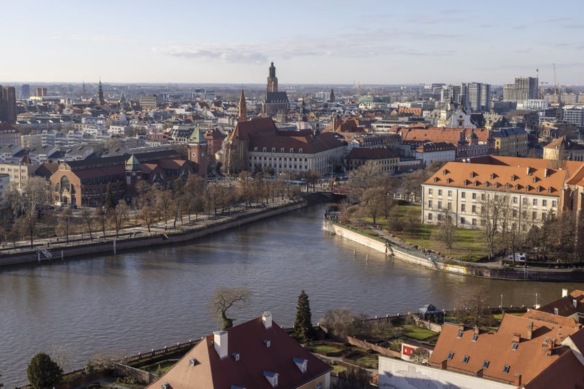 Na zdjęciu panorama Wrocławia widziana z tarasu na wieży katedry na Ostrowie Tumskim