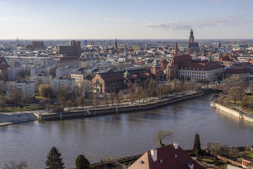 Na zdjęciu panorama Wrocławia widziana z tarasu na wieży katedry na Ostrowie Tumskim