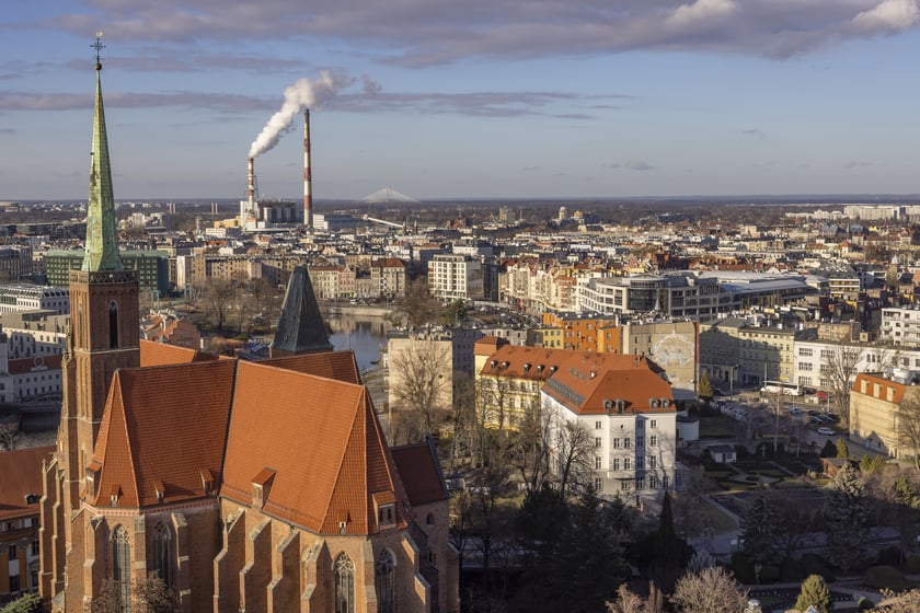 Na zdjęciu panorama Wrocławia widziana z tarasu na wieży katedry na Ostrowie Tumskim