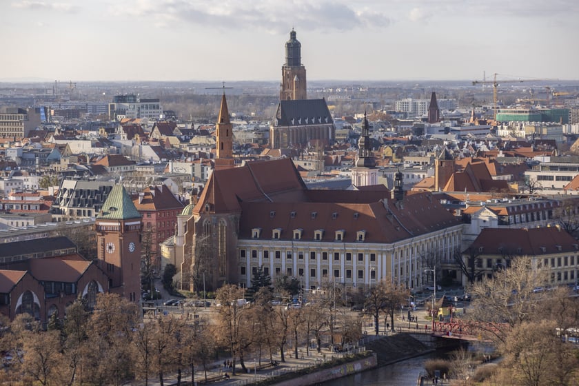 Na zdjęciu panorama Wrocławia widziana z tarasu na wieży katedry na Ostrowie Tumskim