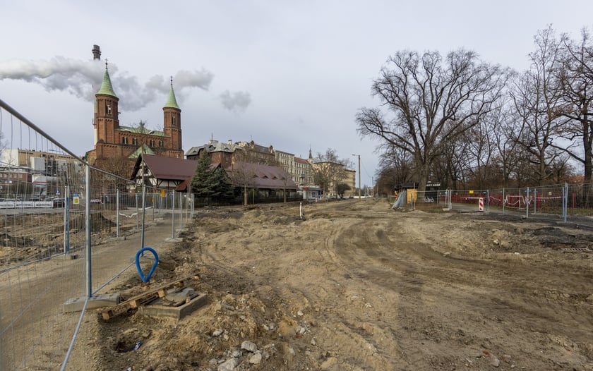 Aura dopisuje, więc duży remont na ulicy Pomorskiej i placu Staszica prowadzony jest cały czas. Zobaczcie na zdjęciach jak idą prace.