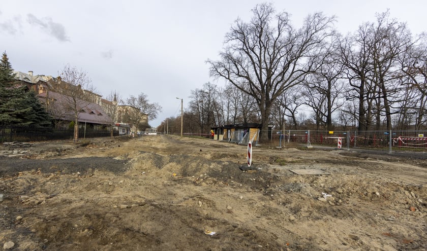 Aura dopisuje, więc duży remont na ulicy Pomorskiej i placu Staszica prowadzony jest cały czas. Zobaczcie na zdjęciach jak idą prace.