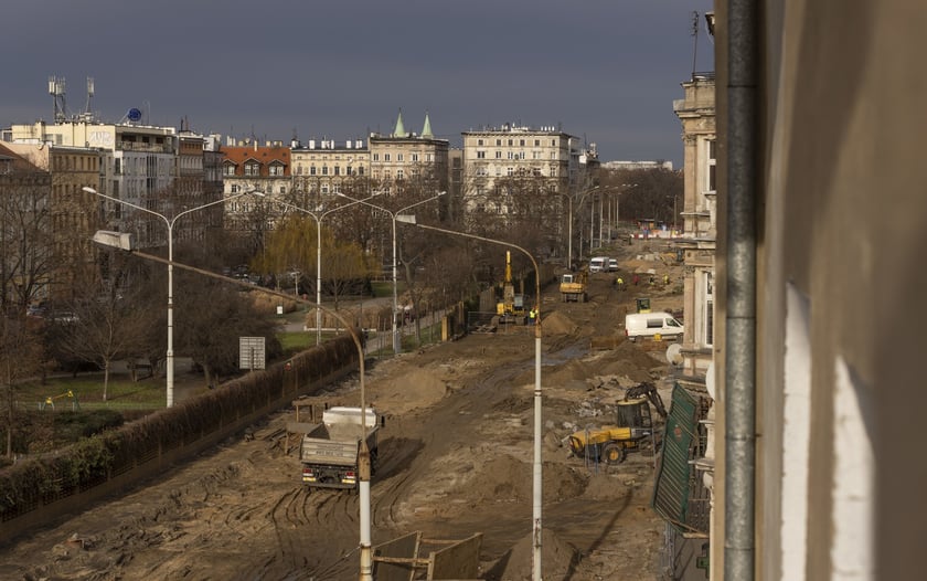 Aura dopisuje, więc duży remont na ulicy Pomorskiej i placu Staszica prowadzony jest cały czas. Zobaczcie na zdjęciach jak idą prace.