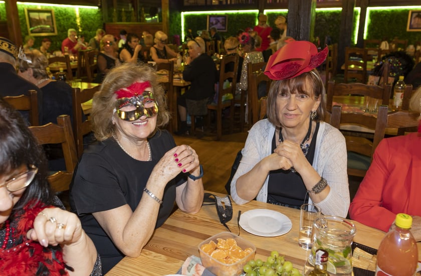 Bal maskowy seniorów z okazji Dnia Babci i Dziadka