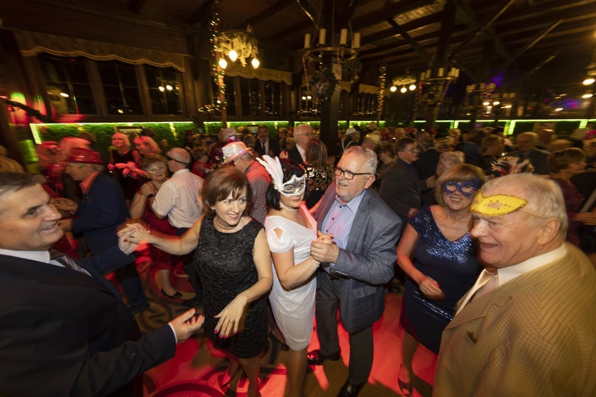 Bal maskowy seniorów z okazji Dnia Babci i Dziadka