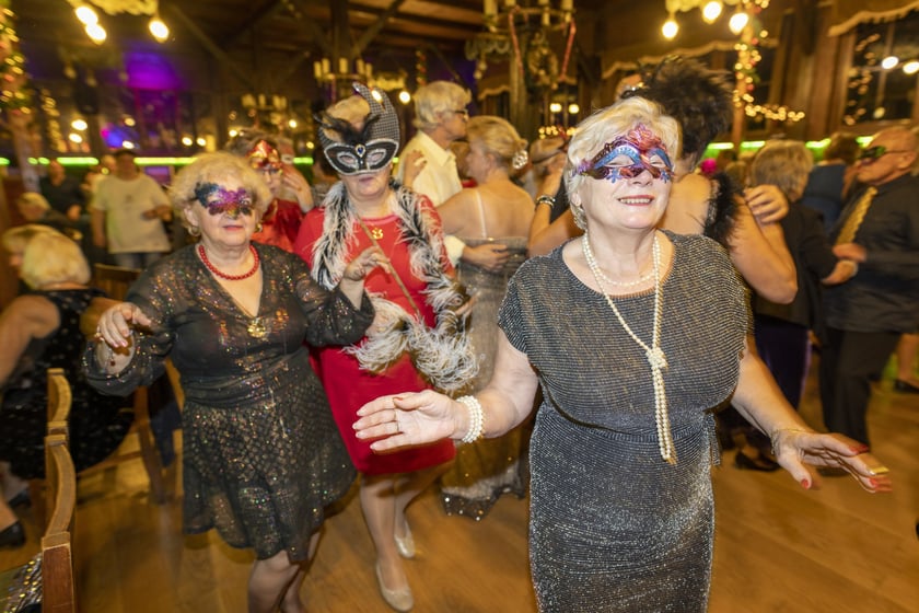 Bal maskowy seniorów z okazji Dnia Babci i Dziadka