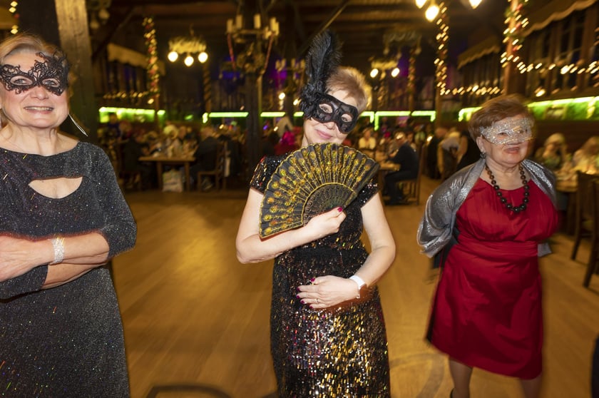 Bal maskowy seniorów z okazji Dnia Babci i Dziadka