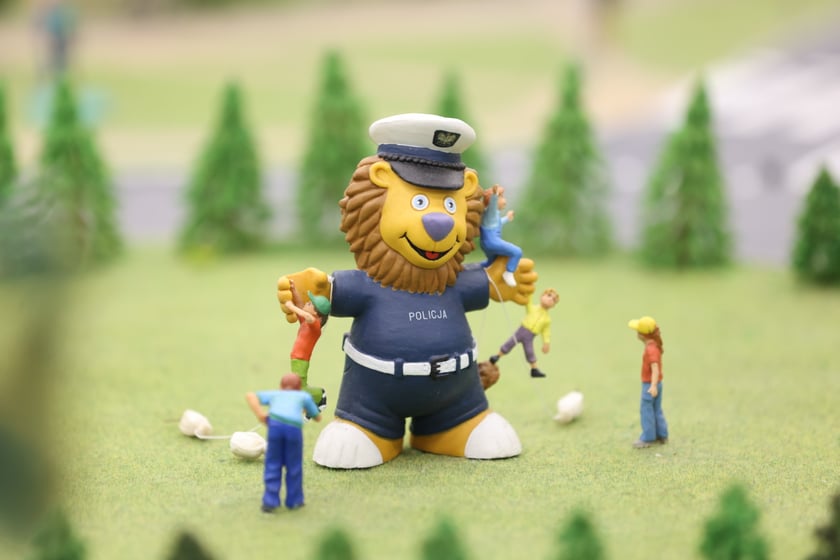 Sceny z Kolejkowa w Sky Tower