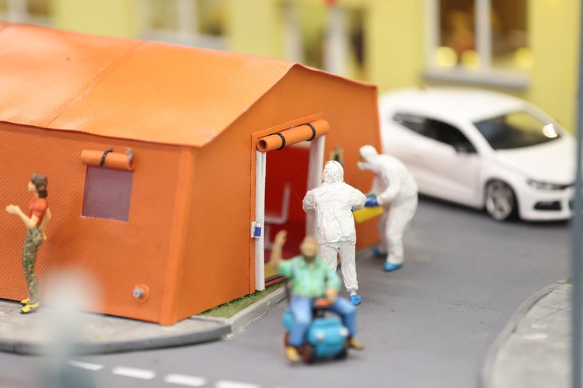 Sceny z Kolejkowa w Sky Tower