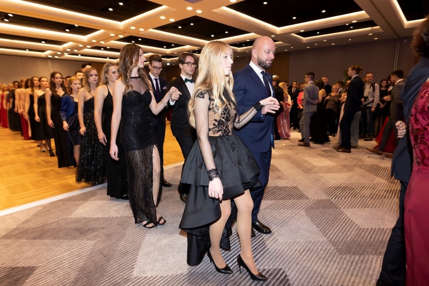 Studniówka XIV LO we Wrocławiu, 21 stycznia 2023 r., Hotel Q Plus na Bielanach Wrocławskich