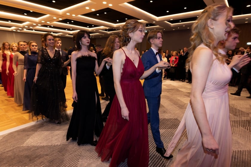 Studniówka XIV LO we Wrocławiu, 21 stycznia 2023 r., Hotel Q Plus na Bielanach Wrocławskich