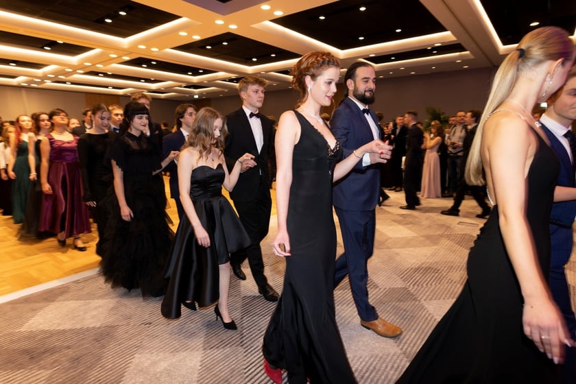 Studniówka XIV LO we Wrocławiu, 21 stycznia 2023 r., Hotel Q Plus na Bielanach Wrocławskich