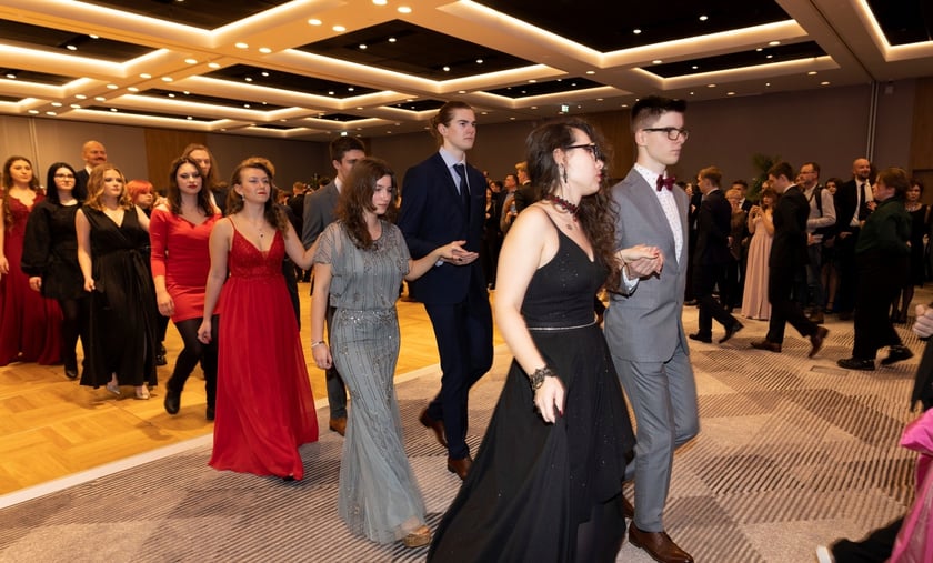 Studniówka XIV LO we Wrocławiu, 21 stycznia 2023 r., Hotel Q Plus na Bielanach Wrocławskich