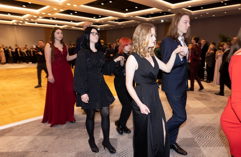 Studniówka XIV LO we Wrocławiu, 21 stycznia 2023 r., Hotel Q Plus na Bielanach Wrocławskich