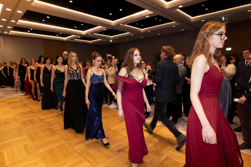 Studniówka XIV LO we Wrocławiu, 21 stycznia 2023 r., Hotel Q Plus na Bielanach Wrocławskich