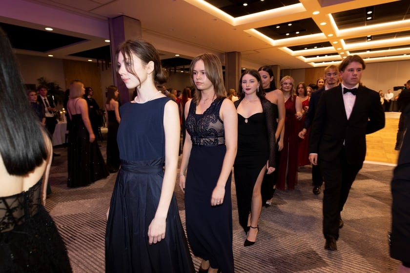 Studniówka XIV LO we Wrocławiu, 21 stycznia 2023 r., Hotel Q Plus na Bielanach Wrocławskich