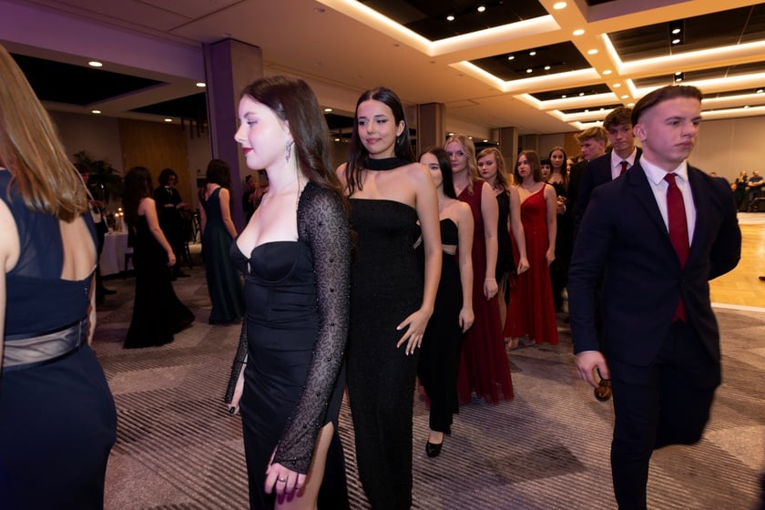 Studniówka XIV LO we Wrocławiu, 21 stycznia 2023 r., Hotel Q Plus na Bielanach Wrocławskich