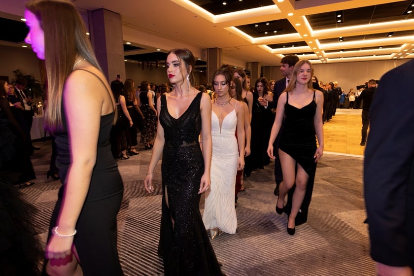 Studniówka XIV LO we Wrocławiu, 21 stycznia 2023 r., Hotel Q Plus na Bielanach Wrocławskich