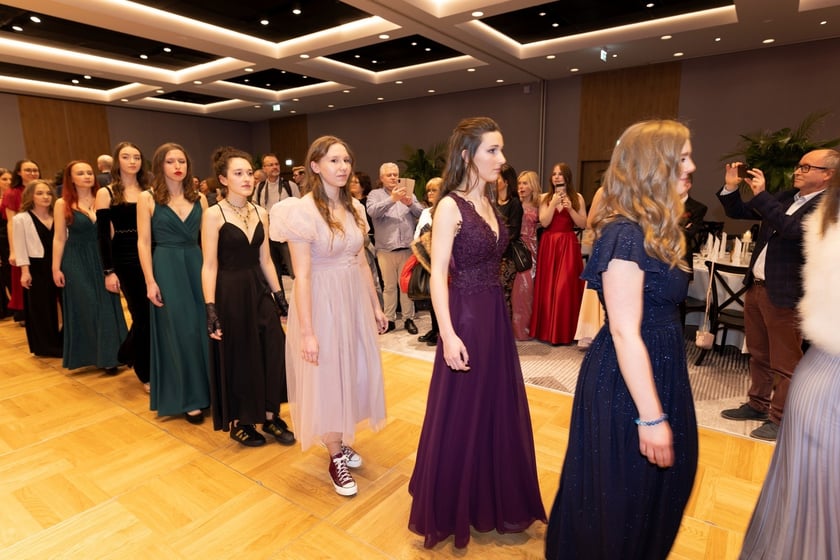 Studniówka XIV LO we Wrocławiu, 21 stycznia 2023 r., Hotel Q Plus na Bielanach Wrocławskich