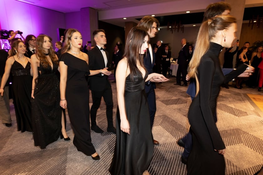 Studniówka XIV LO we Wrocławiu, 21 stycznia 2023 r., Hotel Q Plus na Bielanach Wrocławskich