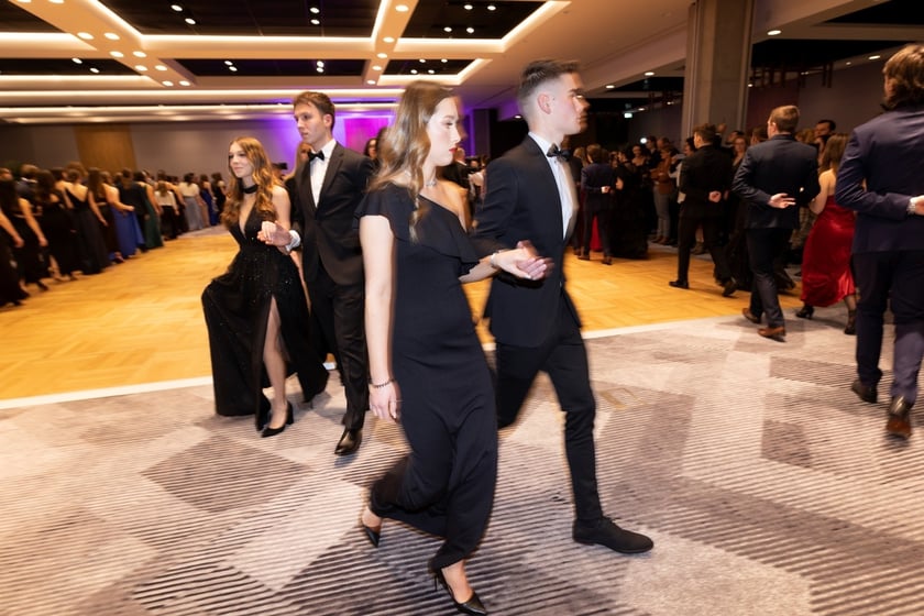 Studniówka XIV LO we Wrocławiu, 21 stycznia 2023 r., Hotel Q Plus na Bielanach Wrocławskich