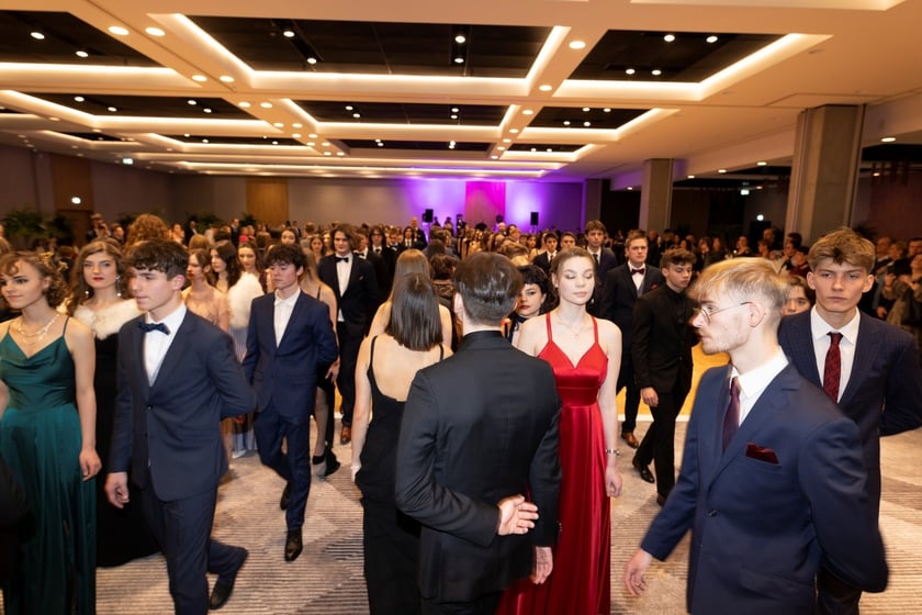 Studniówka XIV LO we Wrocławiu, 21 stycznia 2023 r., Hotel Q Plus na Bielanach Wrocławskich