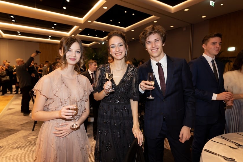 Studniówka XIV LO we Wrocławiu, 21 stycznia 2023 r., Hotel Q Plus na Bielanach Wrocławskich