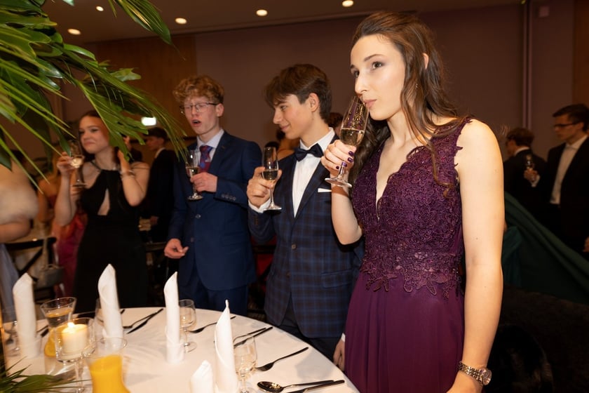 Studniówka XIV LO we Wrocławiu, 21 stycznia 2023 r., Hotel Q Plus na Bielanach Wrocławskich