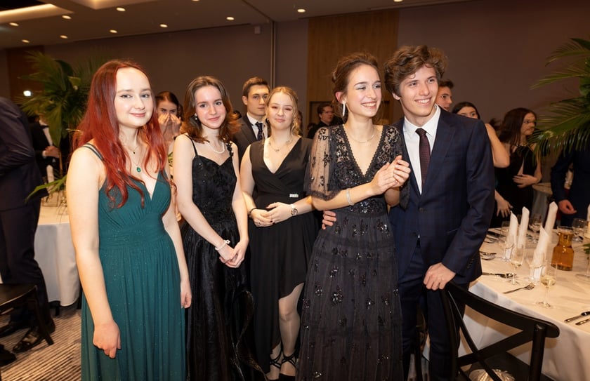 Studniówka XIV LO we Wrocławiu, 21 stycznia 2023 r., Hotel Q Plus na Bielanach Wrocławskich