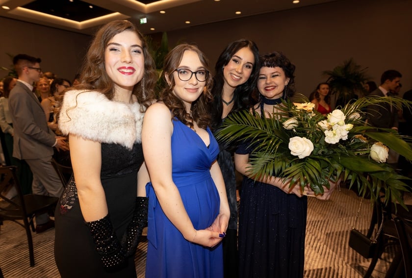 Studniówka XIV LO we Wrocławiu, 21 stycznia 2023 r., Hotel Q Plus na Bielanach Wrocławskich