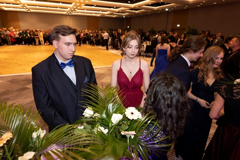 Studniówka XIV LO we Wrocławiu, 21 stycznia 2023 r., Hotel Q Plus na Bielanach Wrocławskich