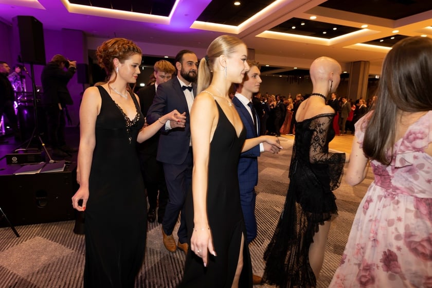 Studniówka XIV LO we Wrocławiu, 21 stycznia 2023 r., Hotel Q Plus na Bielanach Wrocławskich