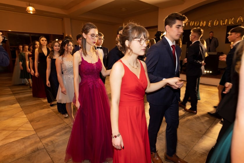 Na zdjęciu licealiści III LO na balu studniówkowym 21.01.2023 r.