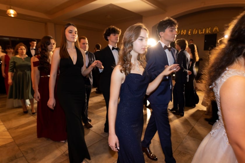 Na zdjęciu licealiści III LO na balu studniówkowym 21.01.2023 r.