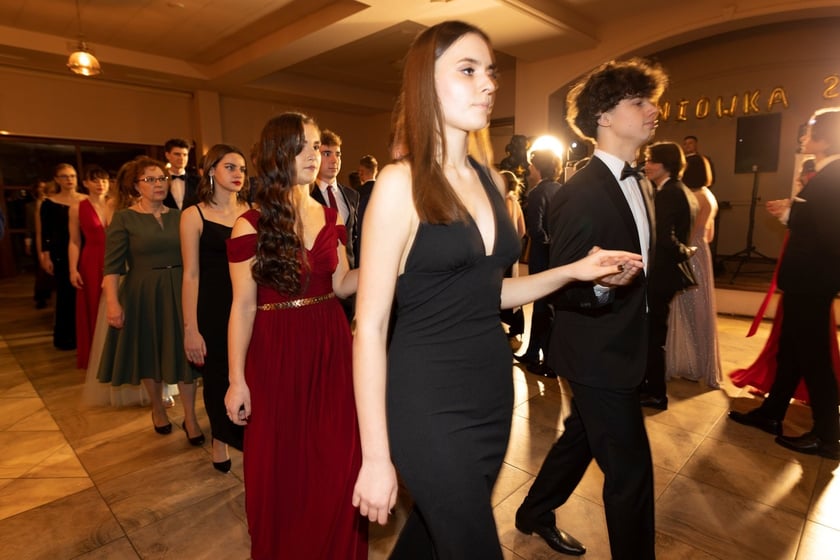 Na zdjęciu licealiści III LO na balu studniówkowym 21.01.2023 r.