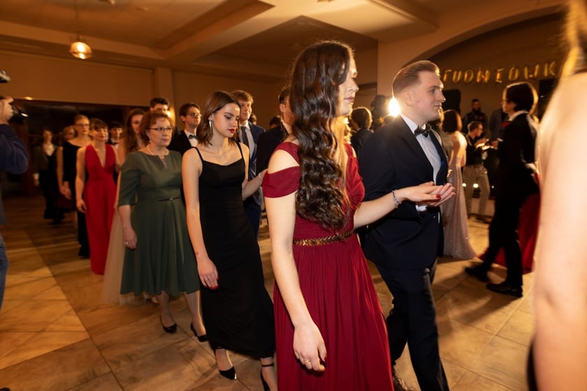 Na zdjęciu licealiści III LO na balu studniówkowym 21.01.2023 r.