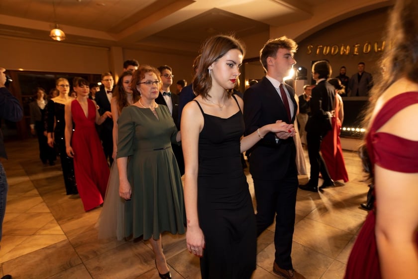 Na zdjęciu licealiści III LO na balu studniówkowym 21.01.2023 r.