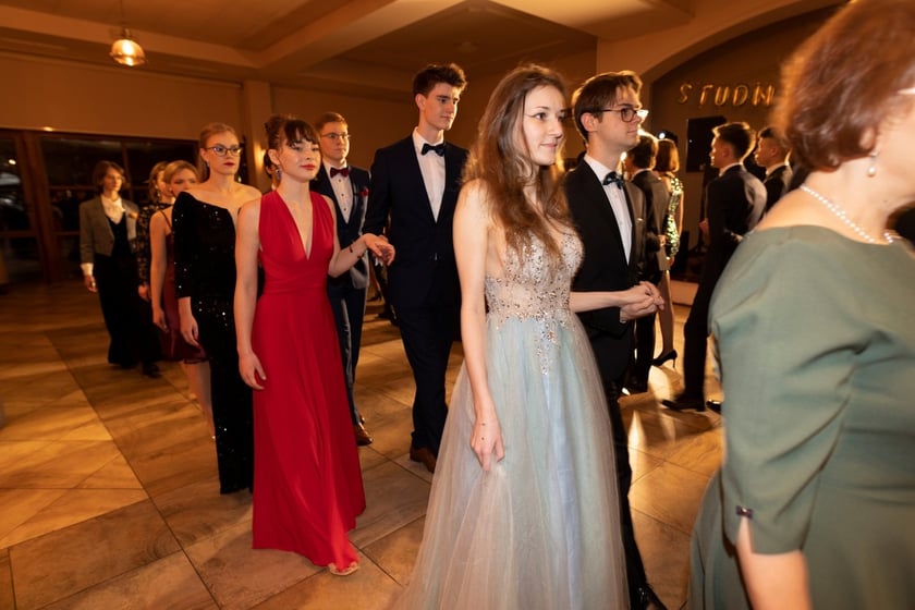 Na zdjęciu licealiści III LO na balu studniówkowym 21.01.2023 r.