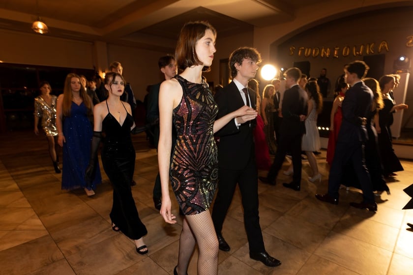 Na zdjęciu licealiści III LO na balu studniówkowym 21.01.2023 r.