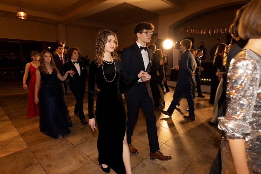 Na zdjęciu licealiści III LO na balu studniówkowym 21.01.2023 r.