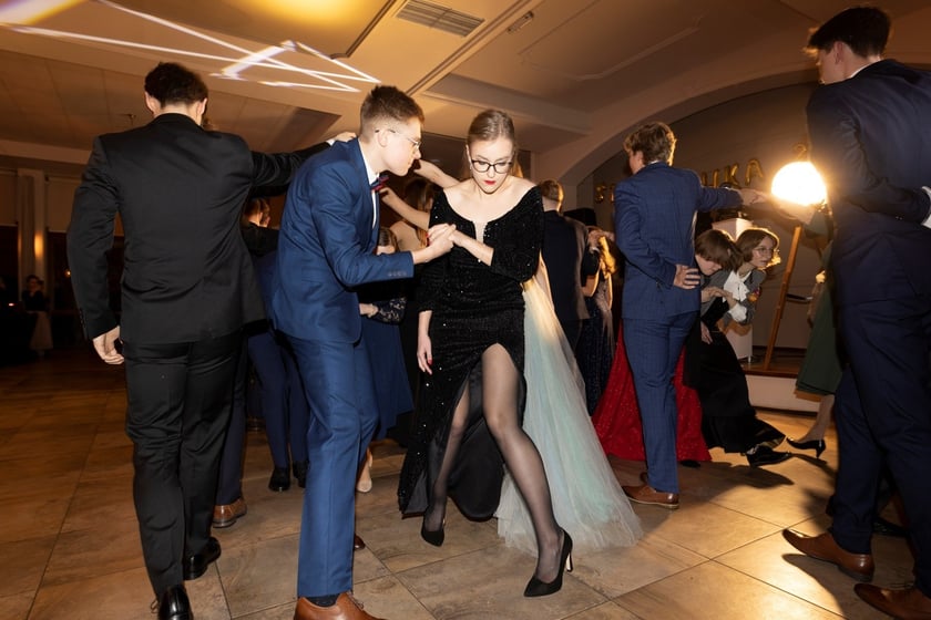 Na zdjęciu licealiści III LO na balu studniówkowym 21.01.2023 r.