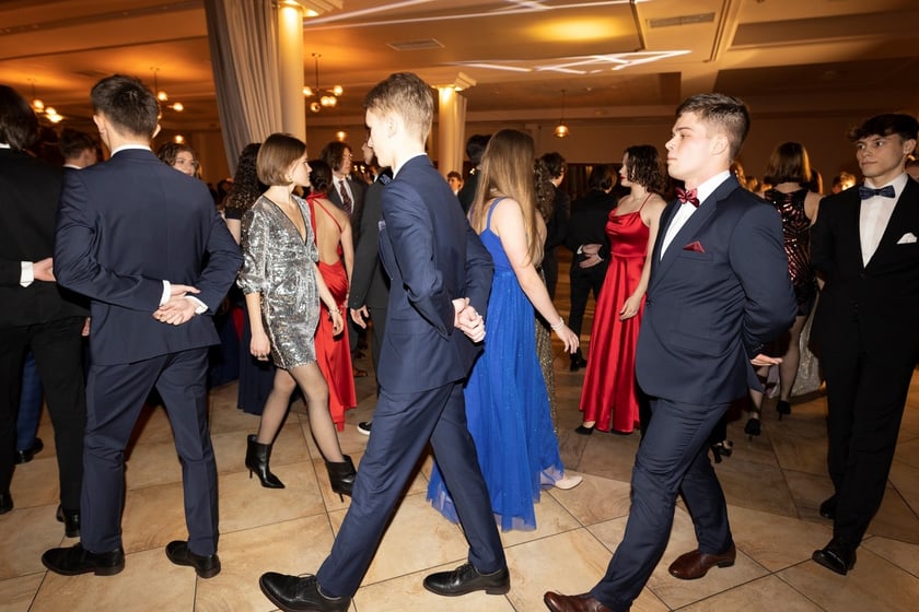 Na zdjęciu licealiści III LO na balu studniówkowym 21.01.2023 r.