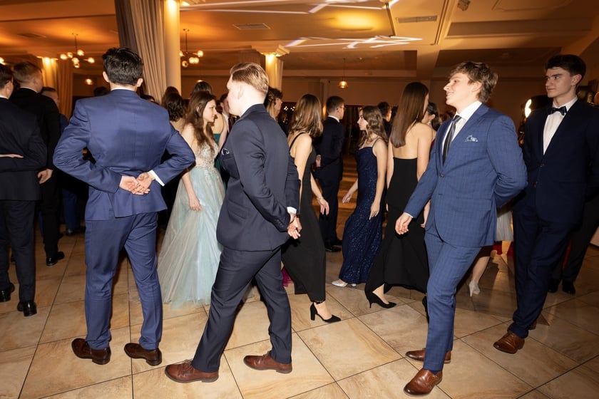 Na zdjęciu licealiści III LO na balu studniówkowym 21.01.2023 r.