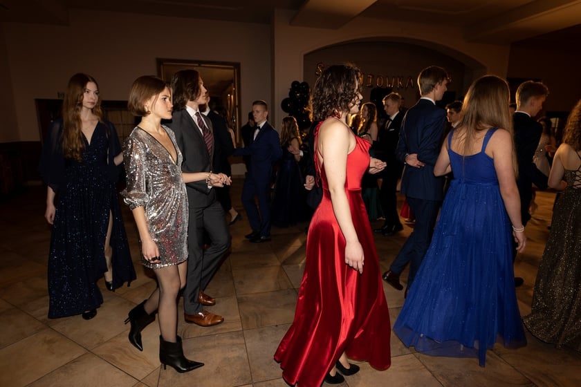 Na zdjęciu licealiści III LO na balu studniówkowym 21.01.2023 r.