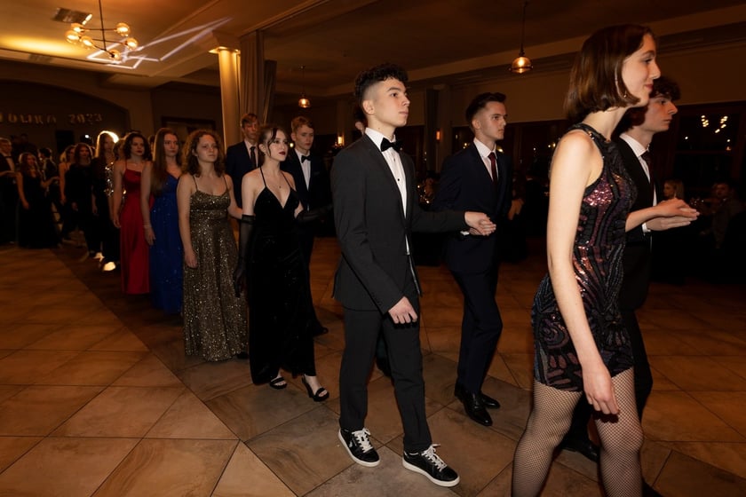 Na zdjęciu licealiści III LO na balu studniówkowym 21.01.2023 r.