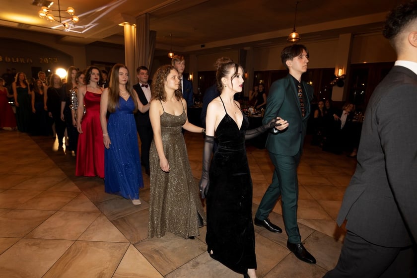 Na zdjęciu licealiści III LO na balu studniówkowym 21.01.2023 r.
