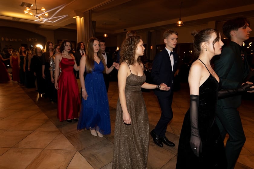 Na zdjęciu licealiści III LO na balu studniówkowym 21.01.2023 r.
