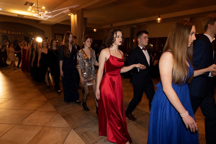 Na zdjęciu licealiści III LO na balu studniówkowym 21.01.2023 r.