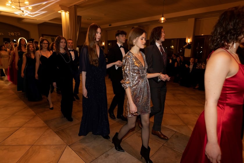 Na zdjęciu licealiści III LO na balu studniówkowym 21.01.2023 r.